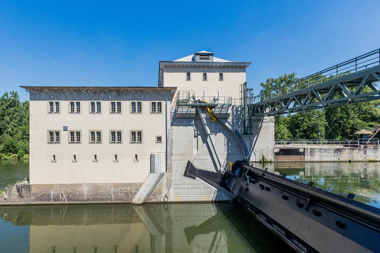 Wehr Viereth Gebäude im Wasser