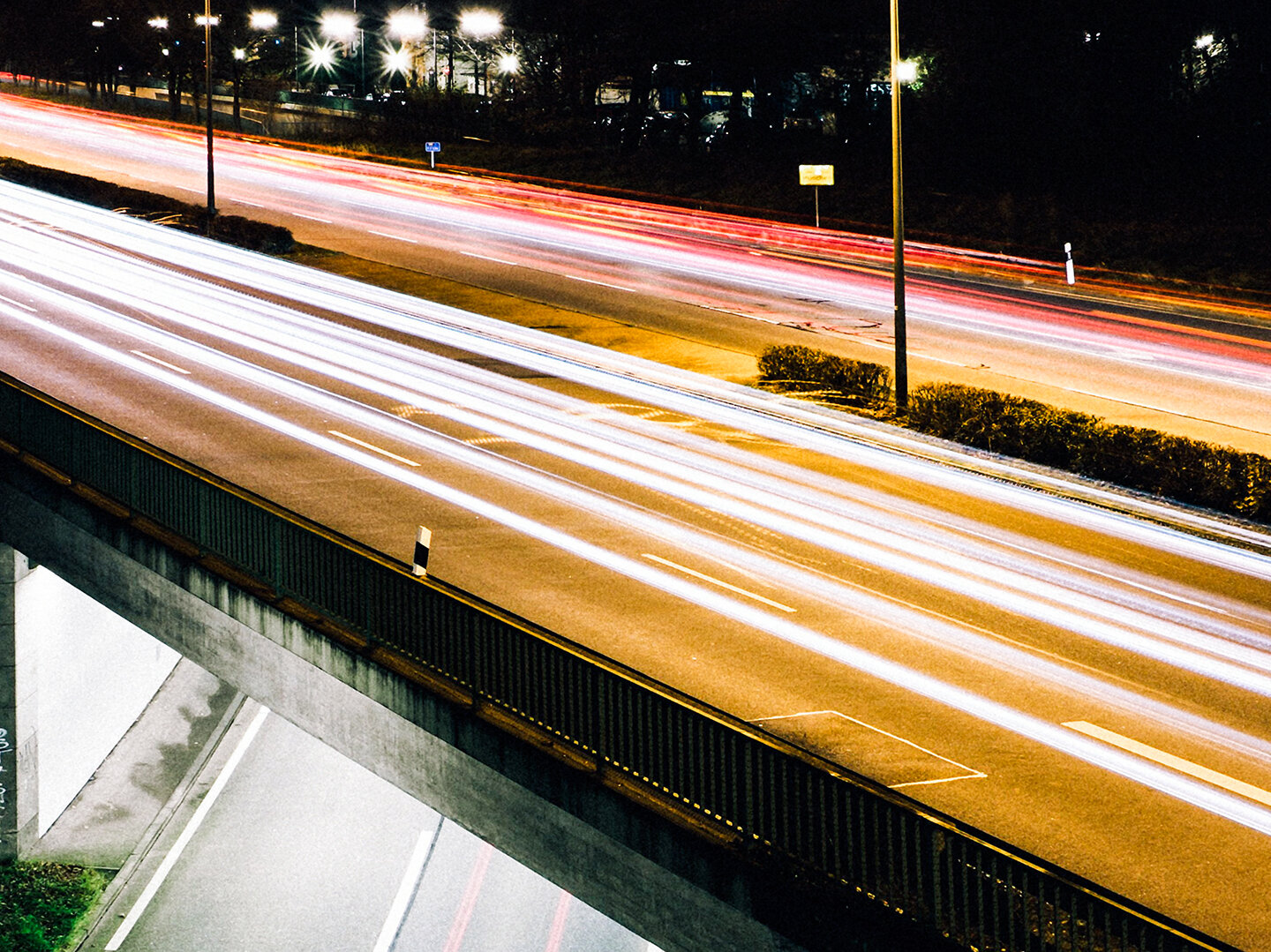 Autobahn in der Nacht 