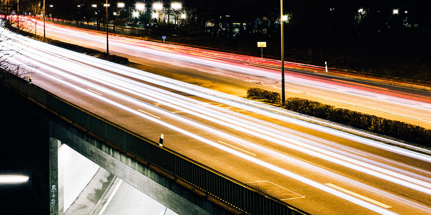Autobahn in der Nacht 