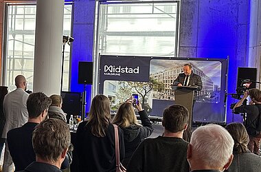 Herr Daniel Fluhrer bei der feierlichen Ansprache © KREBS+KIEFER