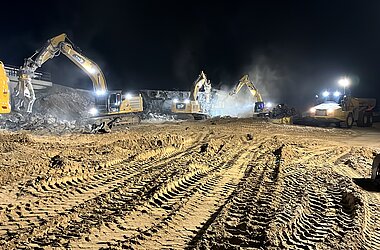 Nachtsicht auf den Rückbau des Überbaus des Overfly Süd unter Vollsperrung der A 67.