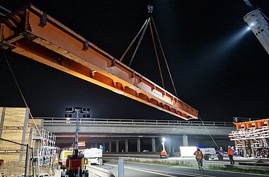 Einhub des letzten Brückenelements © KREBS+KIEFER