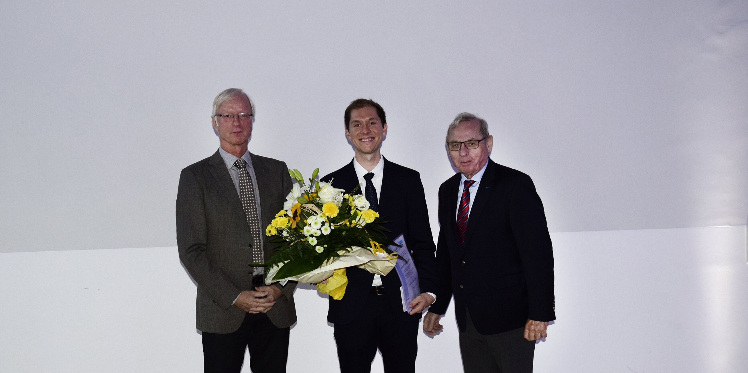 Prof. Dr.-Ing. Jörg Lange, Leiter des Fachgebiets Stahlbau, Joachim Schliemann, M. Sc., Projektingenieur bei KREBS+KIEFER und Herr Dr. Wolf Cornelius, Geschäftsführer Donges SteelTec GmbH © Donges SteelTec GmbH