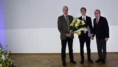 Prof. Dr.-Ing. Jörg Lange, Leiter des Fachgebiets Stahlbau, Joachim Schliemann, M. Sc., Projektingenieur bei KREBS+KIEFER und Herr Dr. Wolf Cornelius, Geschäftsführer Donges SteelTec GmbH © Donges SteelTec GmbH