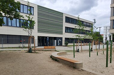 Außenansicht: Schulneubau an der Conrad-Blenkle-Straße in Berlin. © KREBS+KIEFER, Aufnahme 2024