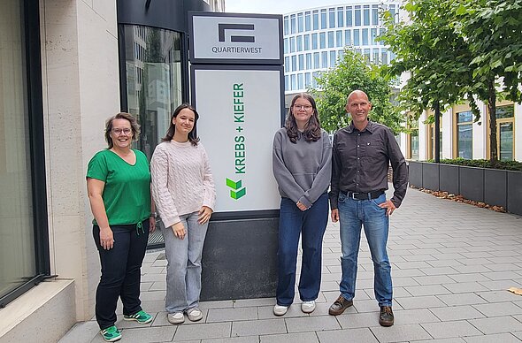 Herzlich willkommen an Bord. Von links nach rechts: Nicole Kappei, Romy Wecker, Jolina Pretsch, Jan Bunzel