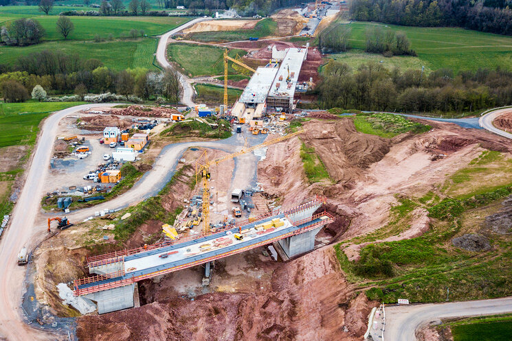 Luftbild Brücke im Bauzustand 