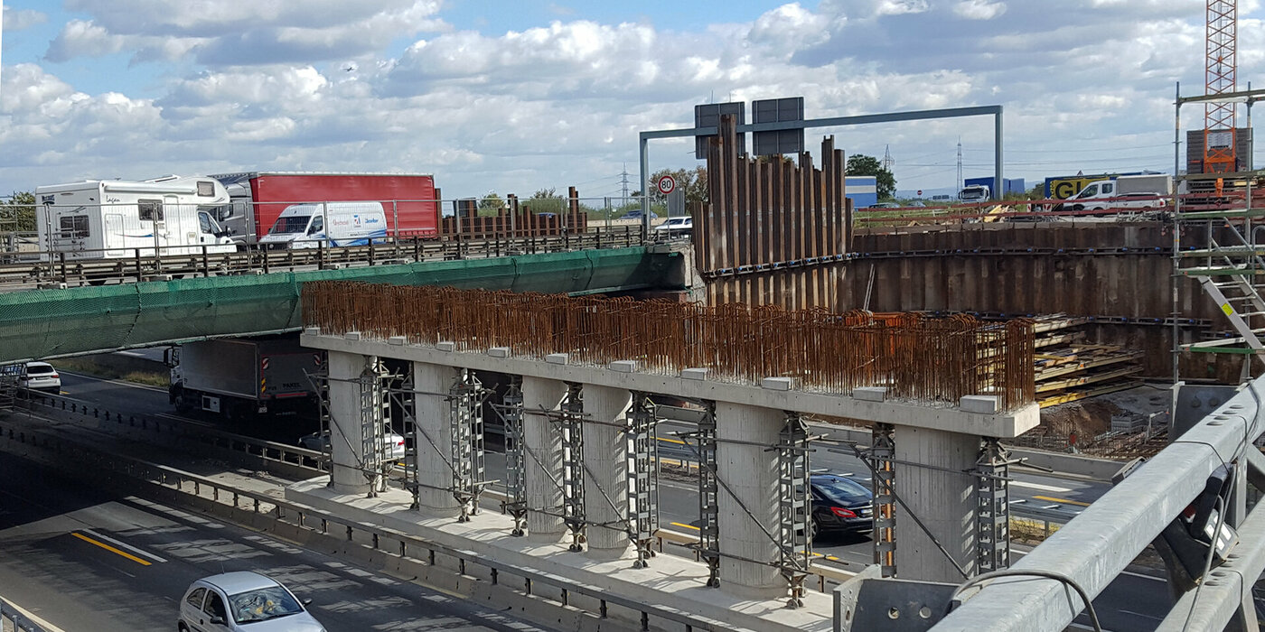 Fernbild Bewehrung Autobahnkreuz