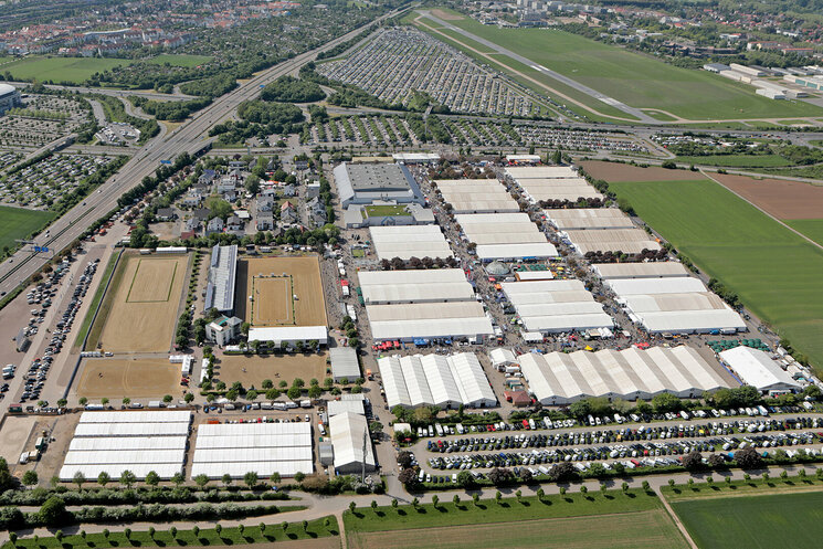 Luftbild Maimarkt mit Gebäuden und Felder