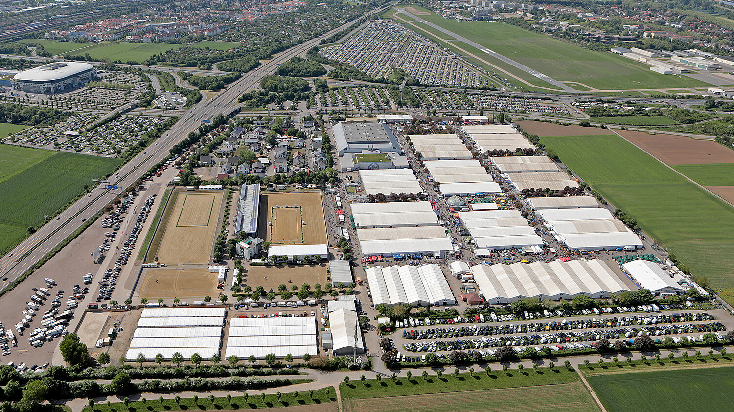Luftbild Maimarkt mit Gebäuden und Felder