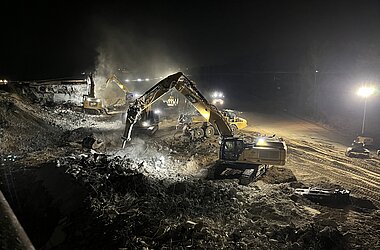 Abbrucharbeiten am Überbau des Overfly Süd während der Nachtsperrung