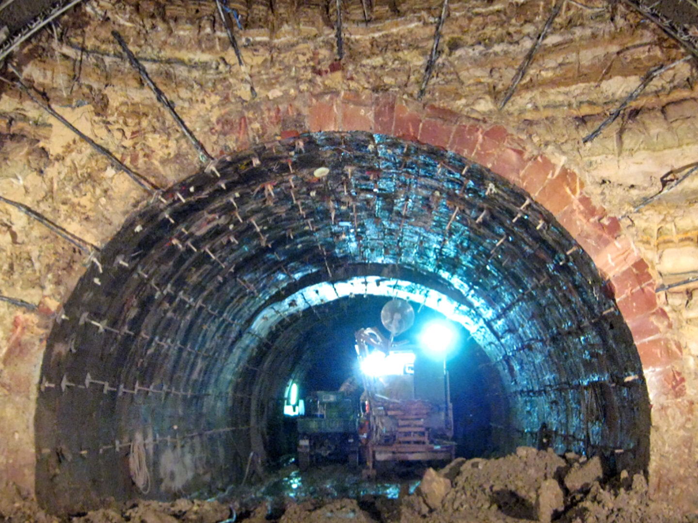 Tunnel Querschnitt im Bauzustand