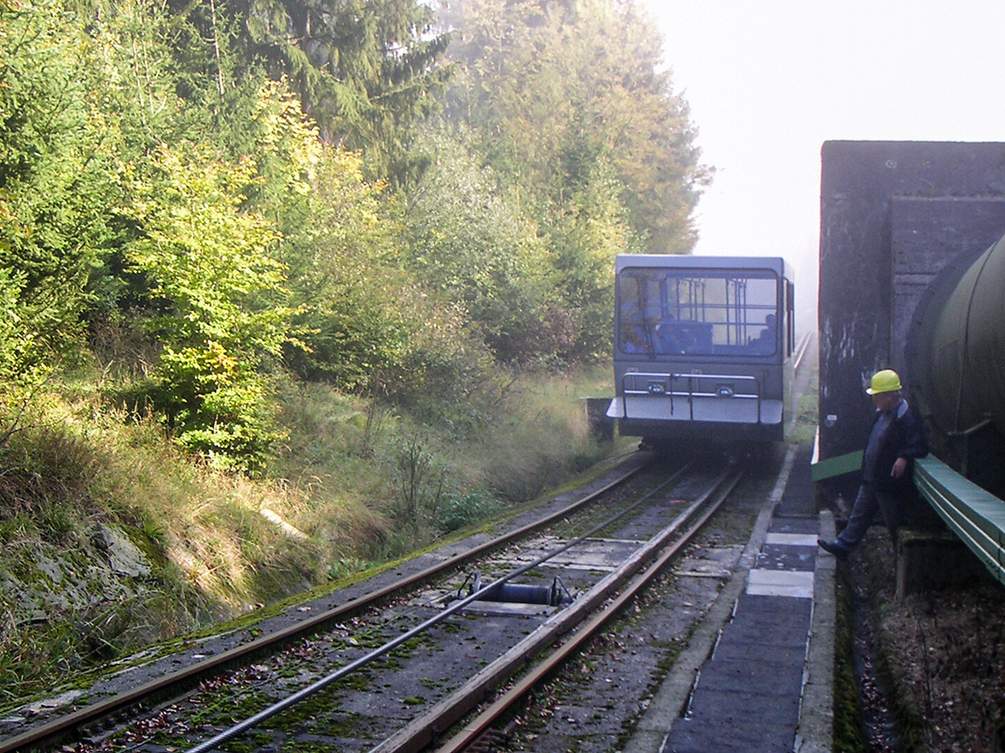 Zug auf Schienen