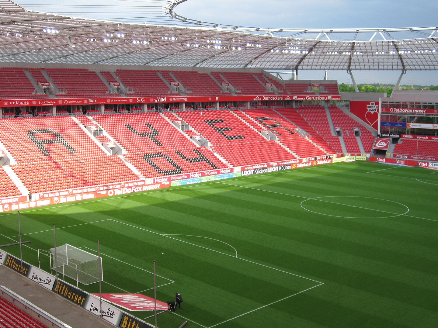 Arena Fußballfeld und Tribüne