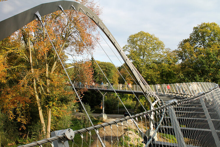 Nahbild Treppenaufstieg Brücke