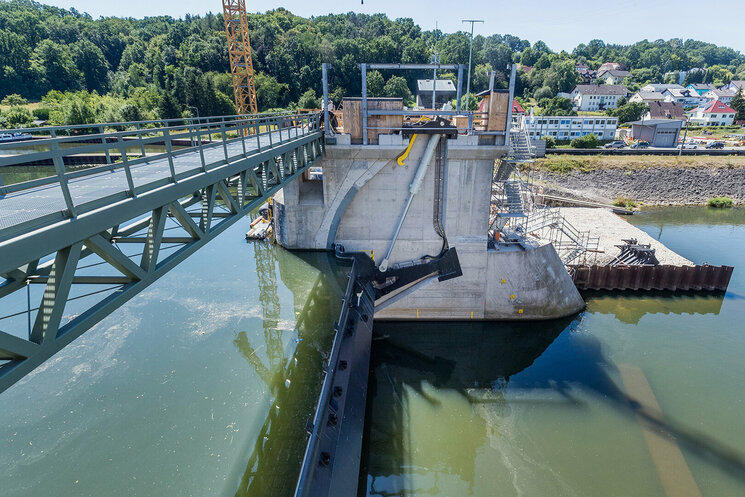 Wehranlage Viereth Draufsicht im Wasser