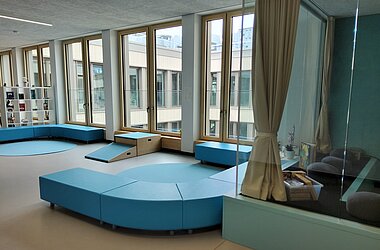 Innenraum: Lern- und Gemeinschaftsbereich der Compartmentschule. © KREBS+KIEFER, Aufnahme 2024